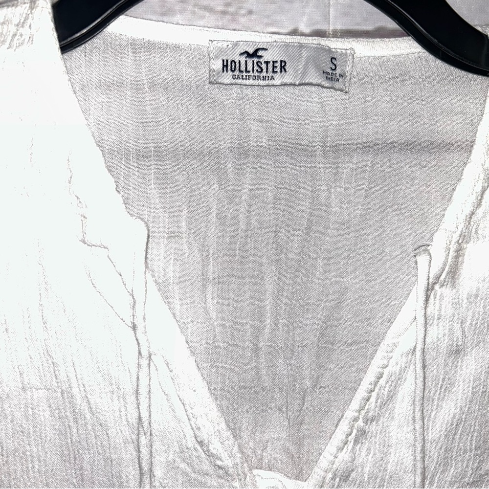 *3 for$25💋!
Hollister White Button-Up Blouse - Picture 2 of 3